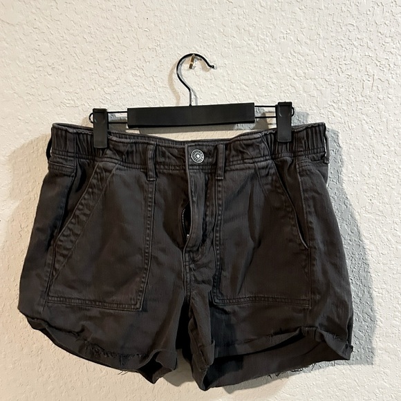 American Eagle Outfitters Pants - AE low rise Tom girl short. Black. Size 10​​